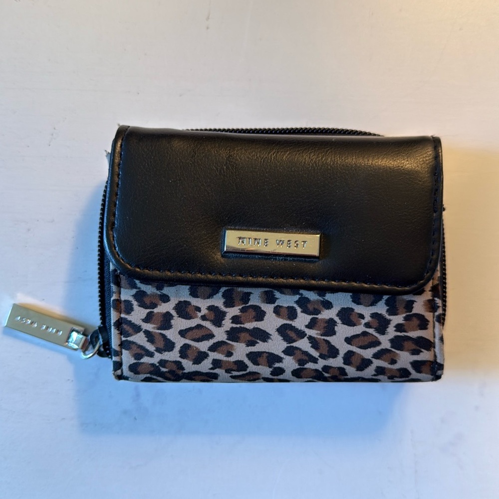 NINE WEST MINI ANIMAL PRINT WALLET. NWOT